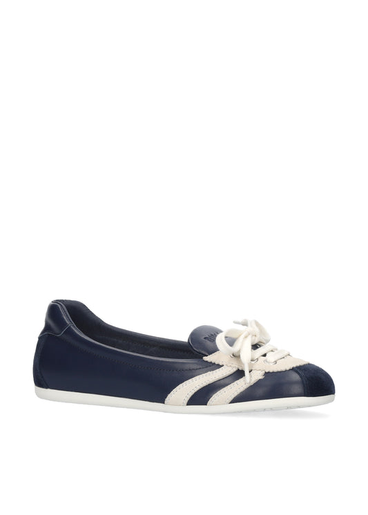 SALLY SNEAKER