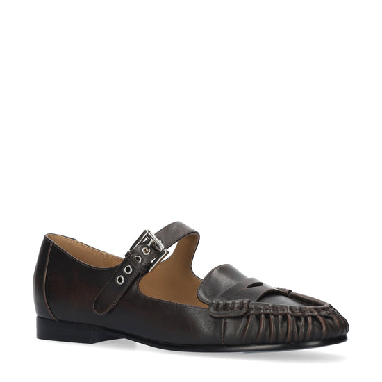 Vista lateral de los mocasines de piel para mujer Amaris Loafer en color marrón, con punta redonda y tacón plano de 1,5 cm de BIBI LOU.