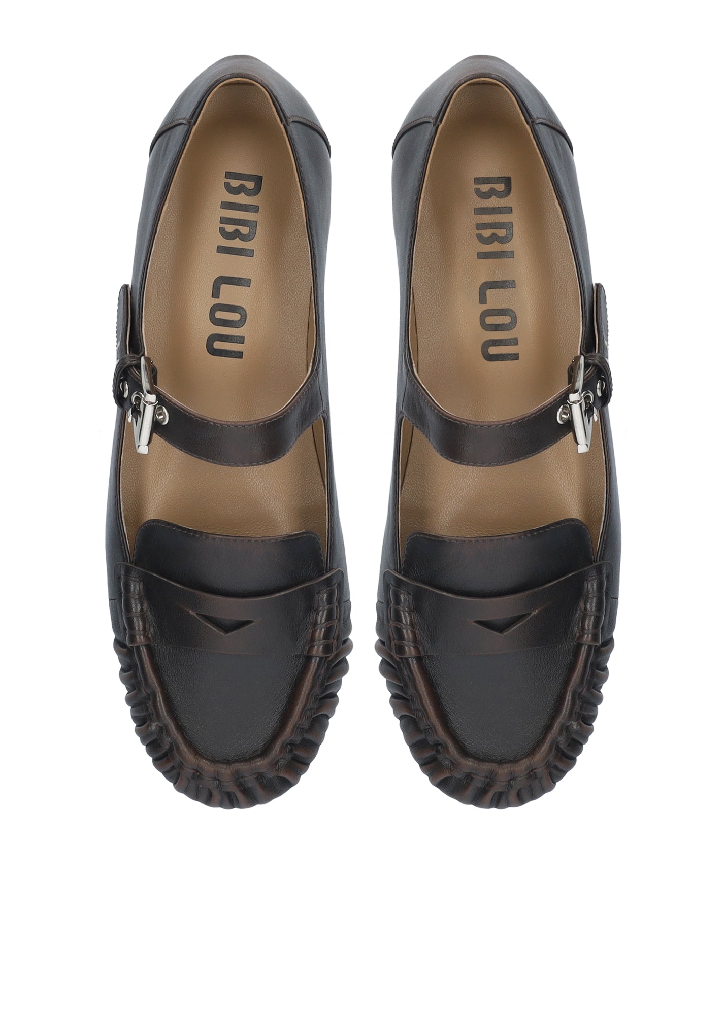 Vista lateral de los mocasines de piel para mujer Amaris Loafer en color marrón, con punta redonda y tacón plano de 1,5 cm de BIBI LOU.