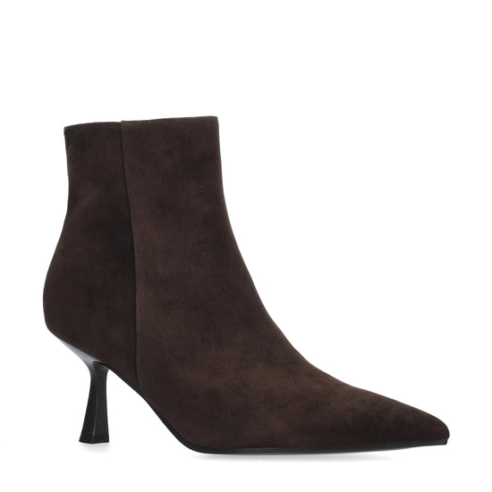 Vista lateral de los botines de ante para mujer Sakura Booties 70 en color marrón de BIBI LOU.