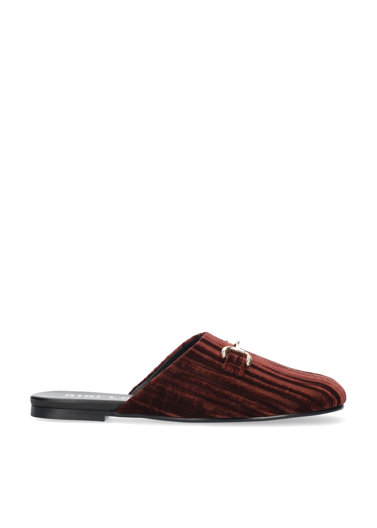 Vista lateral de los mocasines mule de terciopelo arrugado para mujer Ashe Mule en color burgundy, con punta redonda, herraje fino y tacón plano de BIBI LOU.