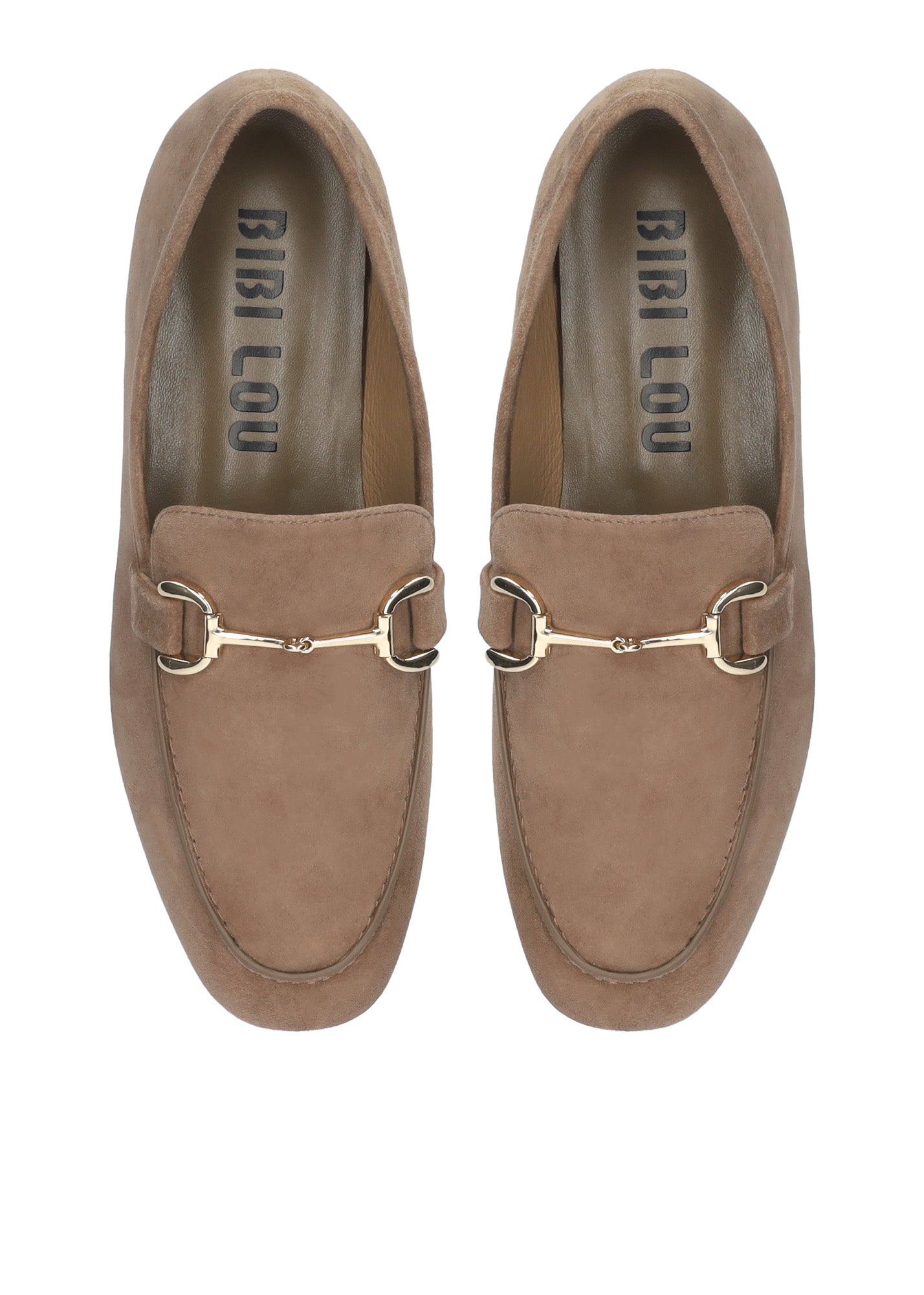 Vista lateral de los mocasines de ante para mujer Ashe Loafer en color taupe de BIBI LOU.
