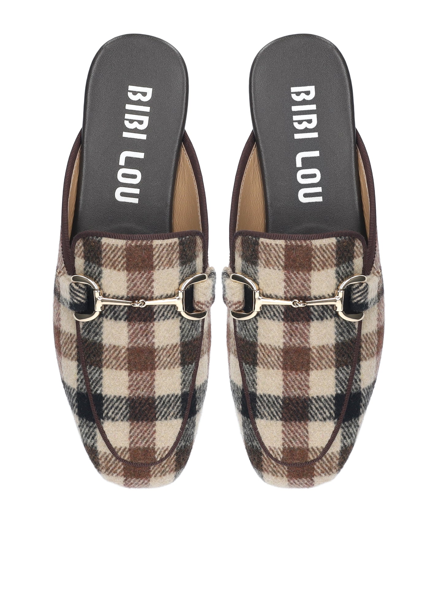 Vista lateral de los mocasines mule de tejido a cuadros para mujer Ashe Mule 20 en tonos beige y marrón, con punta cuadrada y herraje fino de BIBI LOU.