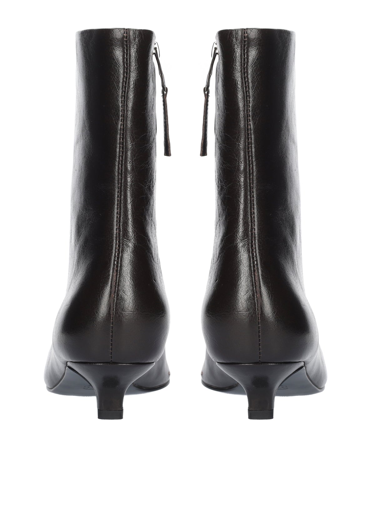 Vista lateral de los botines de piel efecto arrugado para mujer Azra Booties 30 en color marrón, de caña baja, punta cuadrada y tacón de aguja de 3 cm de BIBI LOU.