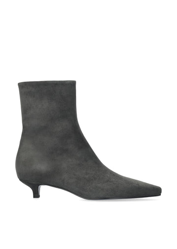 Vista lateral de los botines de ante para mujer Azra Booties 30 en color antracita, de caña baja, punta cuadrada y tacón de aguja de 3 cm de BIBI LOU.