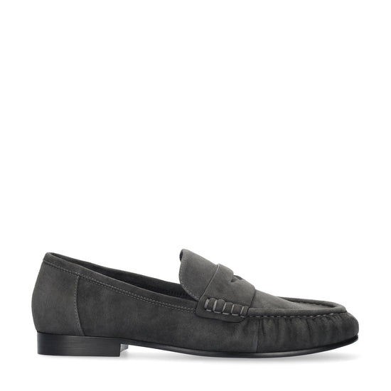 Vista lateral de los mocasines de ante para mujer Lyra Loafers 15 en color antracita, con punta redonda y tacón plano de 1,5 cm de BIBI LOU.