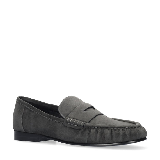 Vista lateral de los mocasines de ante para mujer Lyra Loafers 15 en color antracita, con punta redonda y tacón plano de 1,5 cm de BIBI LOU.