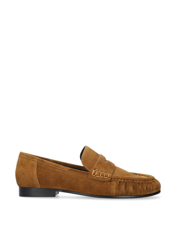 Vista lateral de los mocasines de ante para mujer Lyra Loafers 15 en color cuero, con punta redonda y tacón plano de 1,5 cm de BIBI LOU.