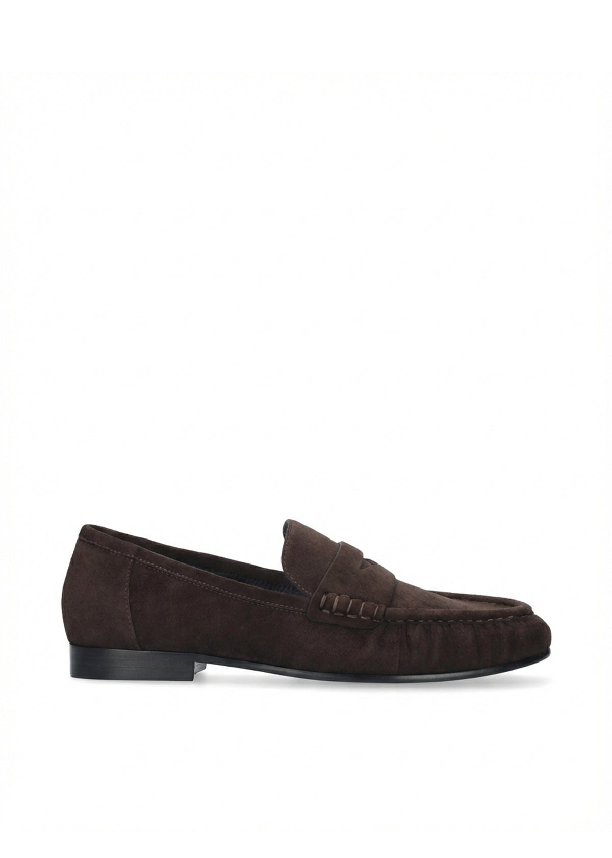 Vista lateral de los mocasines de ante para mujer Lyra Loafers 15 en color marrón, con punta redonda y tacón plano de 1,5 cm de BIBI LOU.