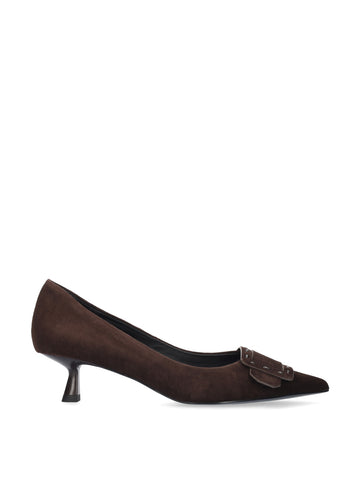 Vista lateral de los zapatos de salón de ante para mujer Altair Pumps 40 en color marrón, con punta afilada, adorno con pespunte grueso y tacón de aguja de 4 cm de BIBI LOU.