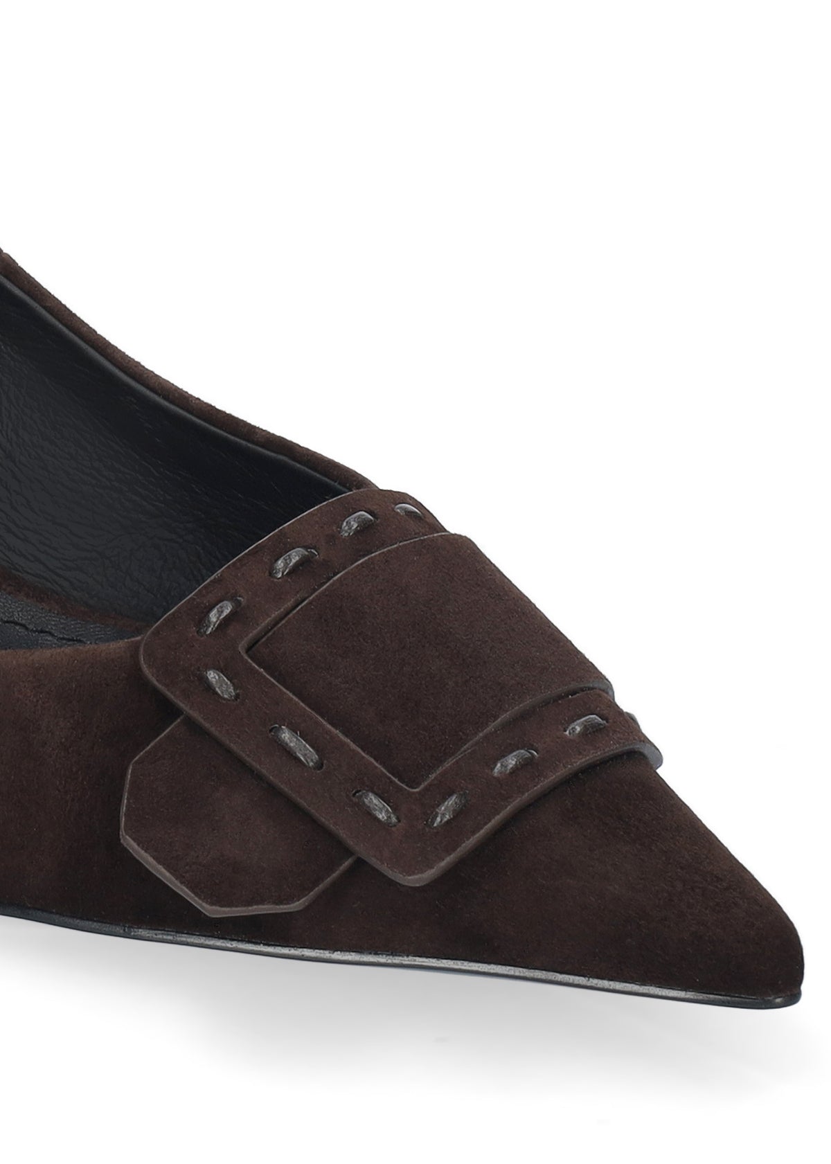 Vista lateral de los zapatos de salón de ante para mujer Altair Pumps 40 en color marrón, con punta afilada, adorno con pespunte grueso y tacón de aguja de 4 cm de BIBI LOU.