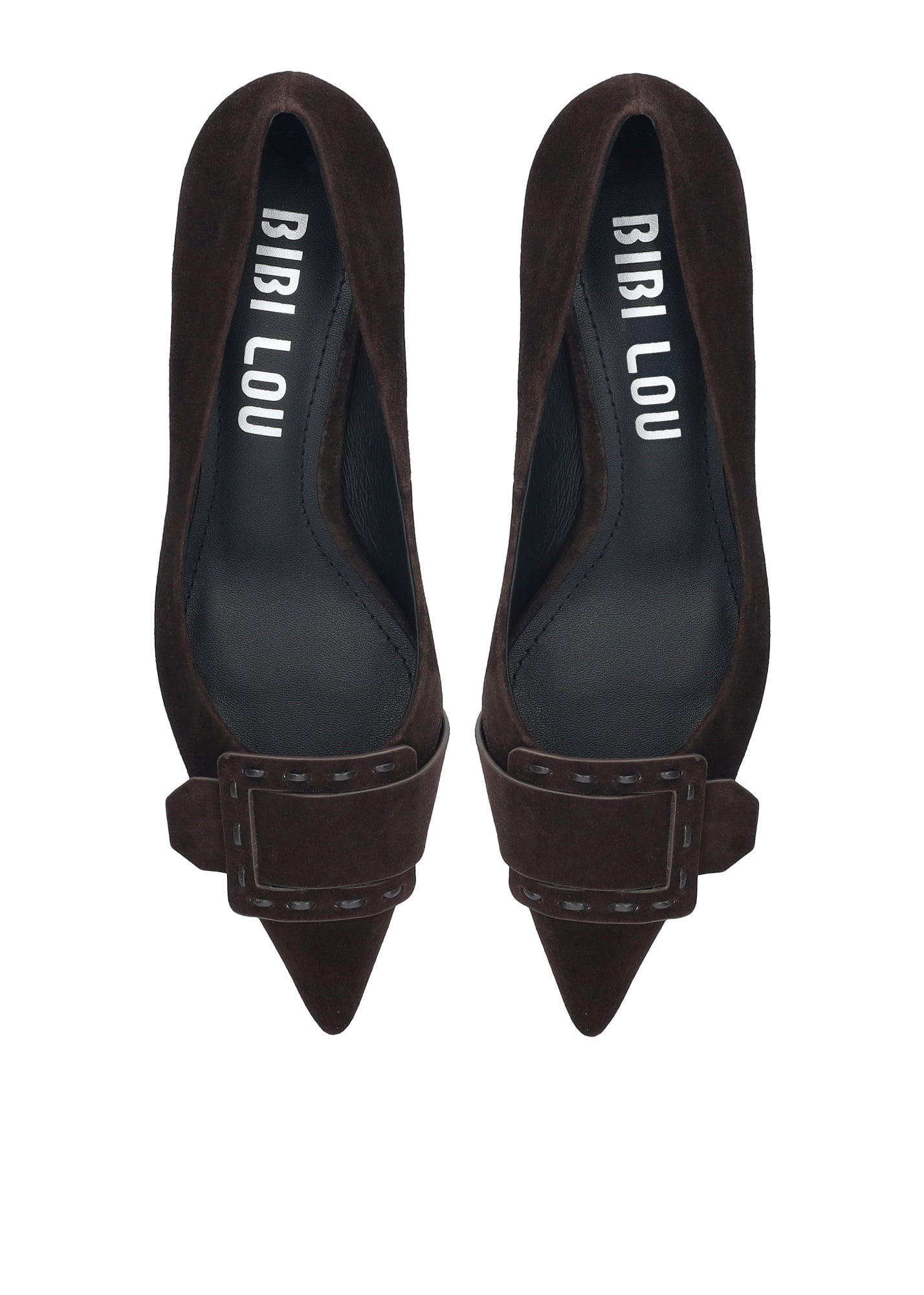 Vista lateral de los zapatos de salón de ante para mujer Altair Pumps 40 en color marrón, con punta afilada, adorno con pespunte grueso y tacón de aguja de 4 cm de BIBI LOU.
