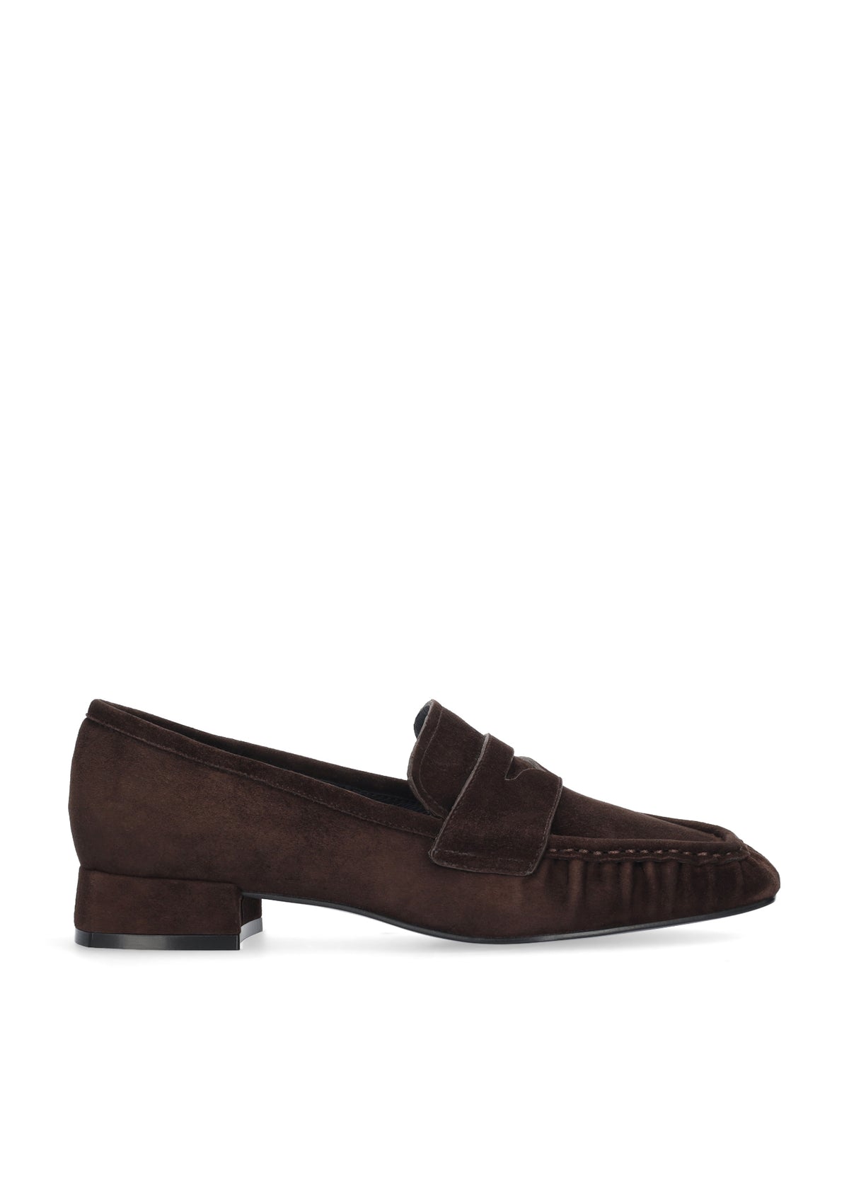 Vista lateral de los mocasines de ante para mujer Lyra Loafers 25 en color marrón, con punta cuadrada y tacón de bloque de 2,5 cm de BIBI LOU.