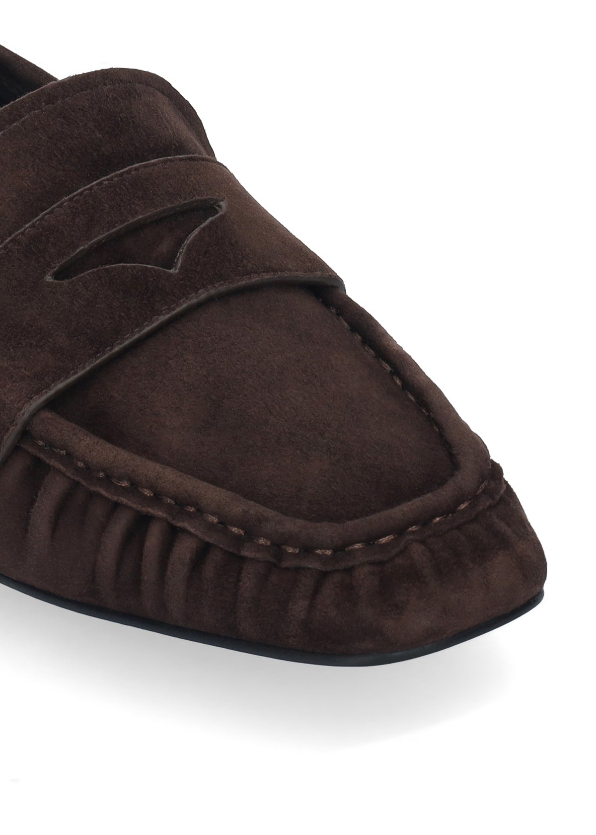 Vista lateral de los mocasines de ante para mujer Lyra Loafers 25 en color marrón, con punta cuadrada y tacón de bloque de 2,5 cm de BIBI LOU.