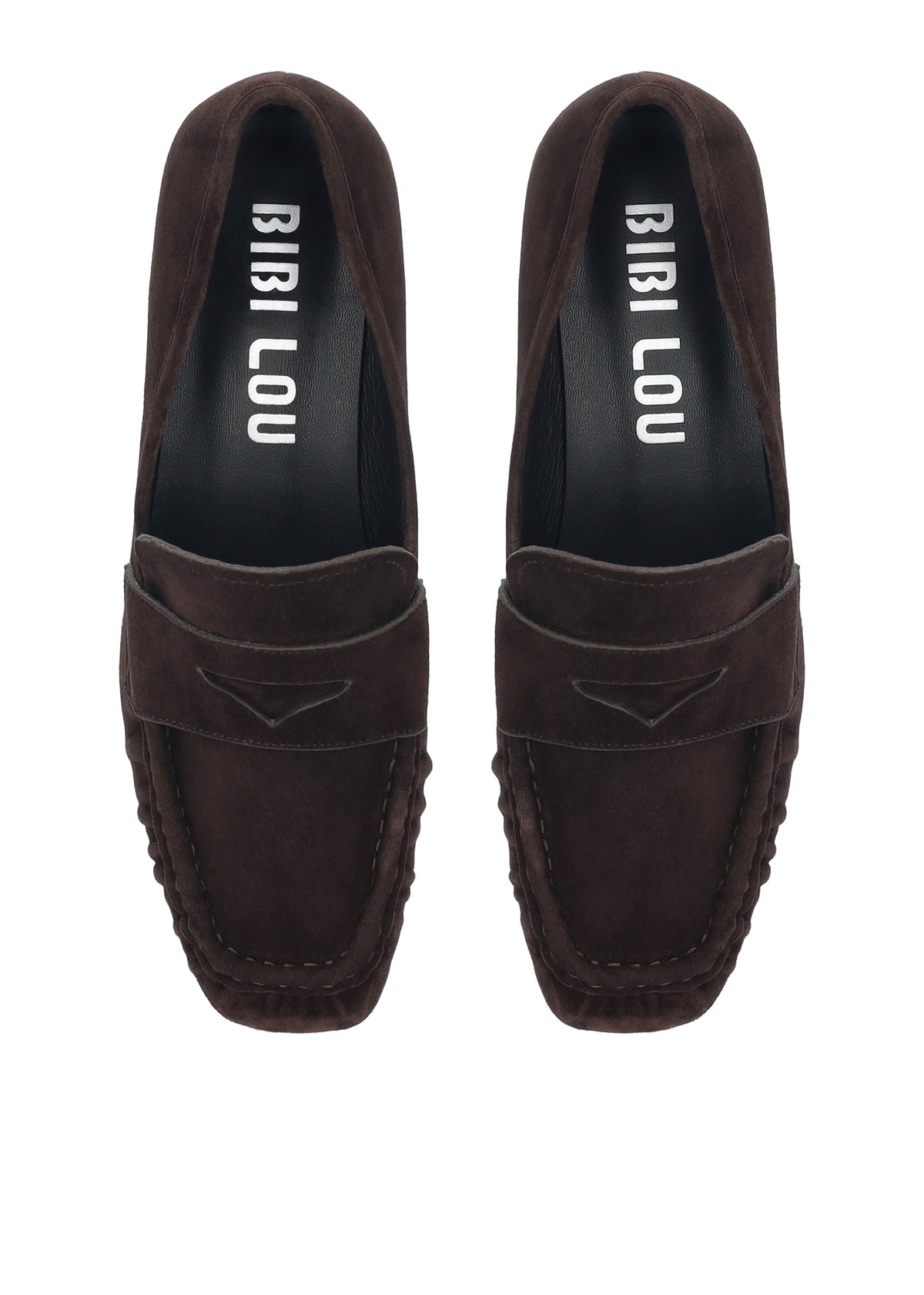 Vista lateral de los mocasines de ante para mujer Lyra Loafers 25 en color marrón, con punta cuadrada y tacón de bloque de 2,5 cm de BIBI LOU.