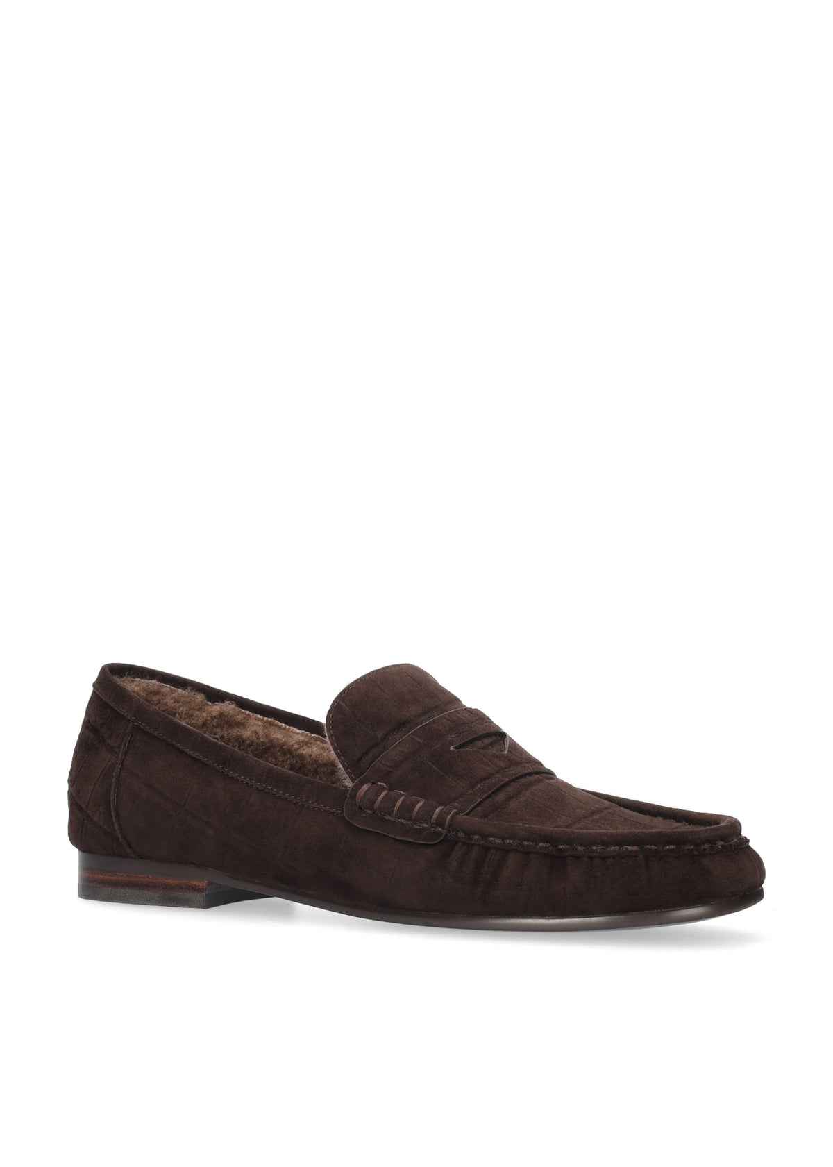 Vista lateral de los mocasines de ante efecto coco para mujer Lyra Loafers 15 en color marrón, con punta redonda y tacón plano de 1,5 cm de BIBI LOU.