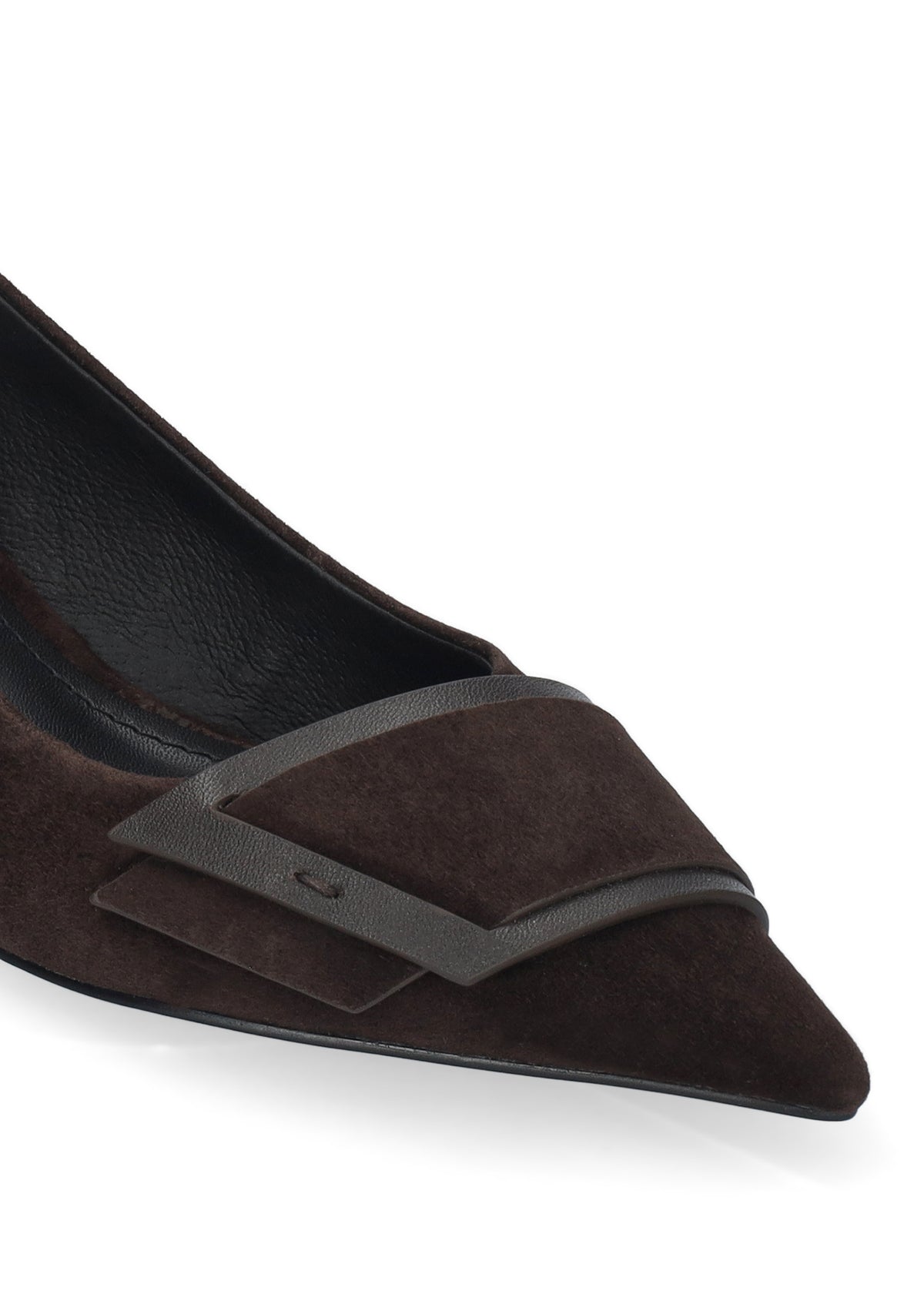 Vista lateral de los zapatos de salón de ante para mujer Astra Pumps 40 en color marrón, con punta afilada, adorno sobre el empeine y tacón de aguja de 4 cm de BIBI LOU.