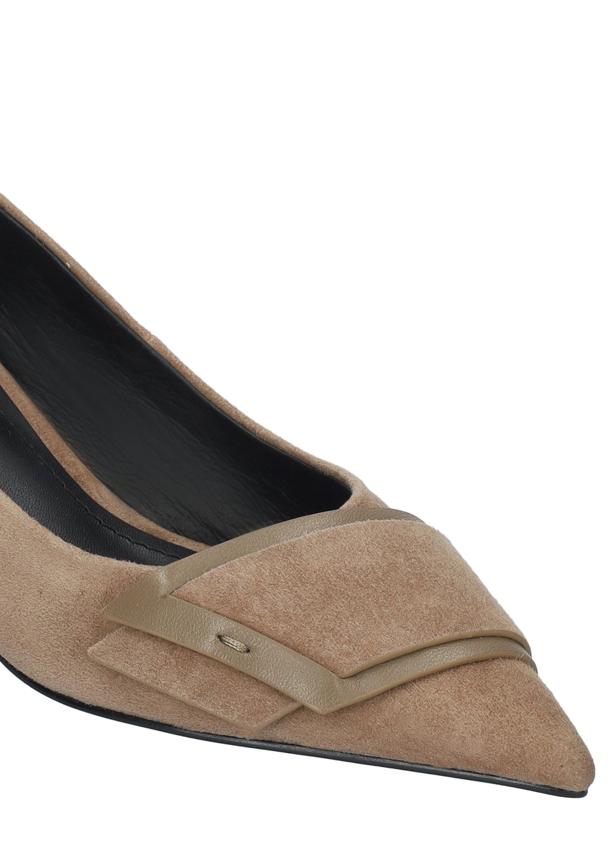 Vista lateral de los zapatos de salón de ante para mujer Astra Pumps 40 en color taupe, con punta afilada, adorno sobre el empeine y tacón de aguja de 4 cm de BIBI LOU.