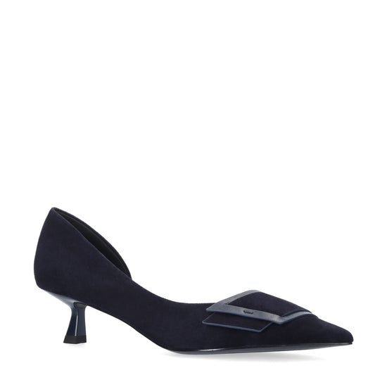 Vista lateral de los zapatos de salón de ante para mujer Astra Pumps 40 en color marino, con punta afilada, adorno sobre el empeine y tacón de aguja de 4 cm de BIBI LOU.
