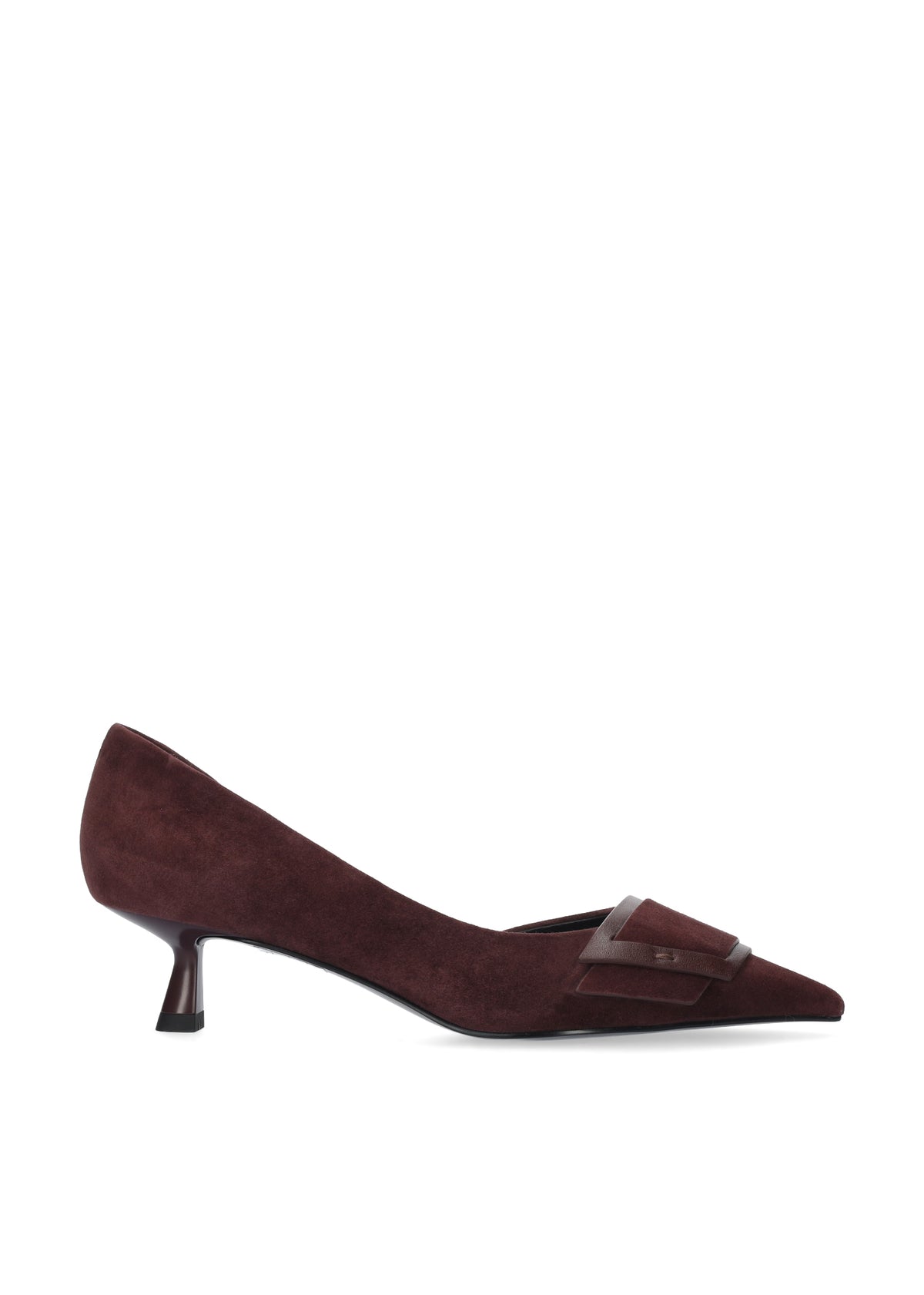 Vista lateral de los zapatos de salón de ante para mujer Astra Pumps 40 en color burgundy, con punta afilada, adorno sobre el empeine y tacón de aguja de 4 cm de BIBI LOU.