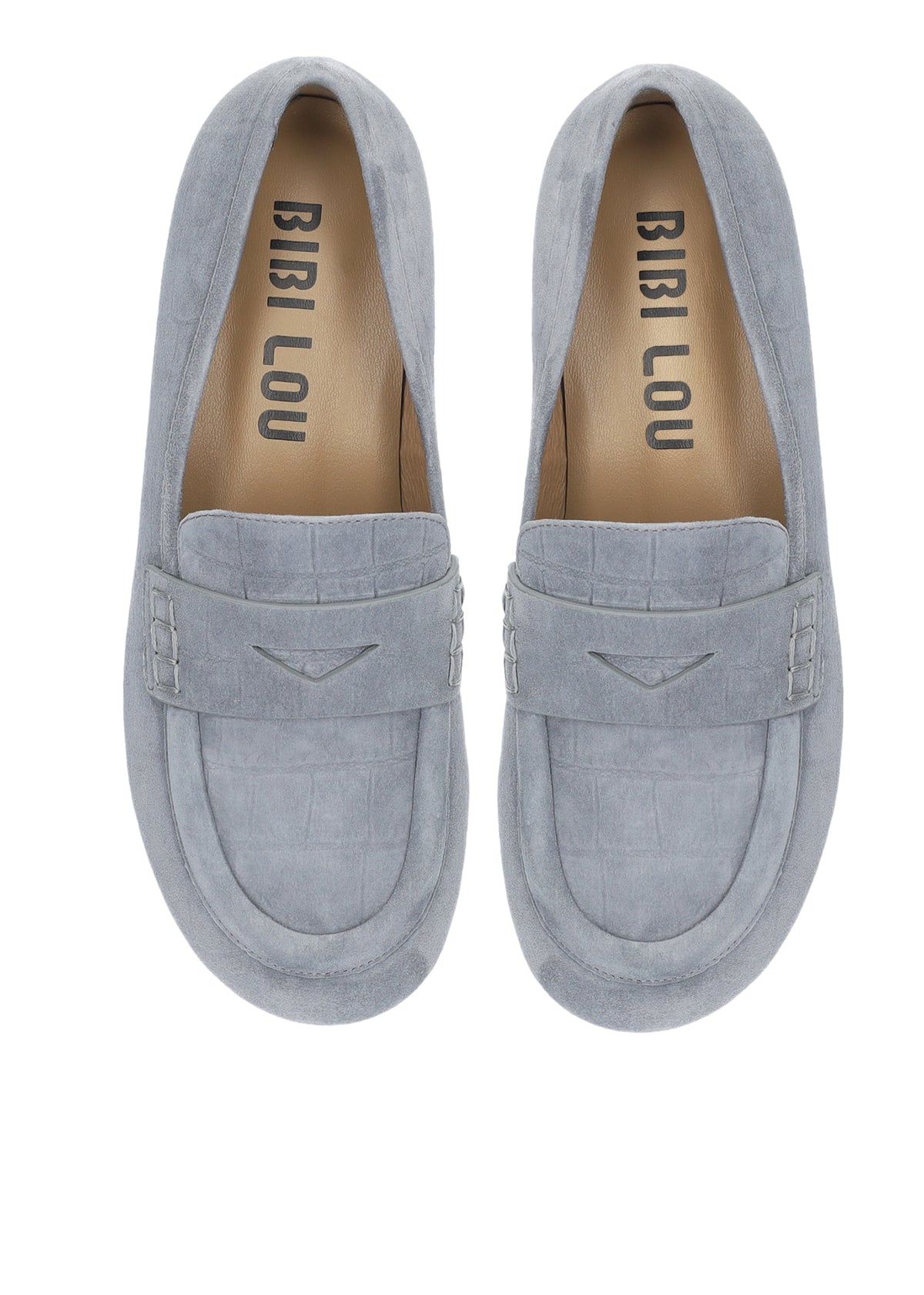 Vista lateral de los mocasines de ante efecto cocodrilo para mujer Elodie Loafer en color gris, con punta redonda y tacón plano de 1 cm de BIBI LOU.
