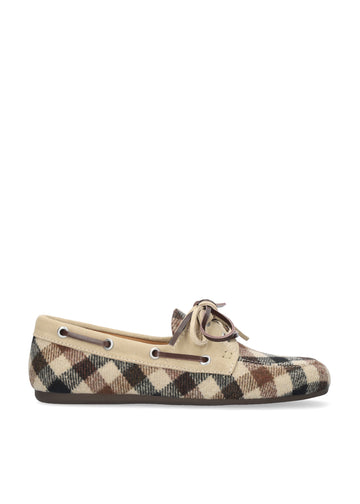 Vista lateral de los mocasines para mujer Tana Loafer con tejido estampado de cuadros en color beige y marrón de BIBI LOU.