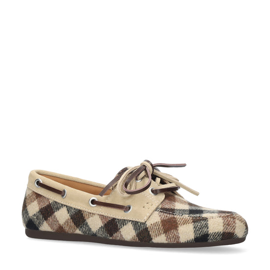 Vista lateral de los mocasines para mujer Tana Loafer con tejido estampado de cuadros en color beige y marrón de BIBI LOU.
