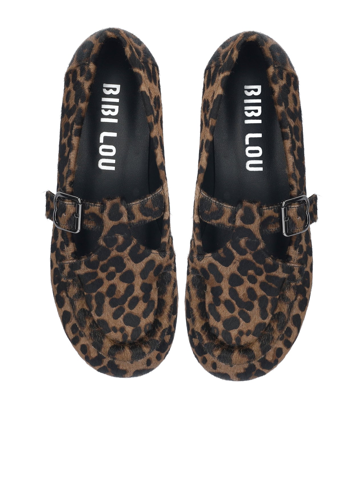 Vista lateral de los mocasines de piel con pelo y estampado de leopardo para mujer Leo Loafer, con punta redonda y tacón plano de 1 cm de BIBI LOU.