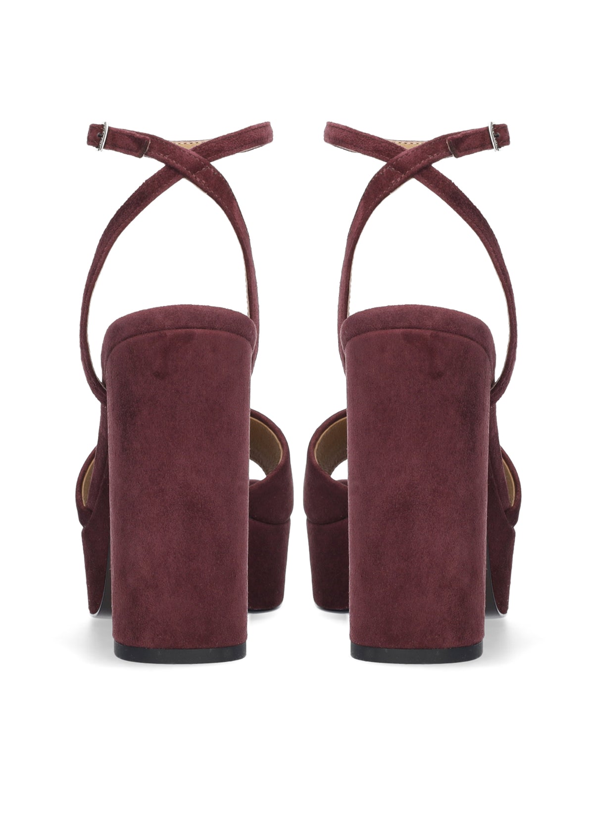 Vista lateral de las sandalias de ante para mujer Omen Sandal 110 en color burgundy, con punta cuadrada, tacón de bloque de 11 cm, plataforma forrada de 3 cm y tiras al tobillo de BIBI LOU.