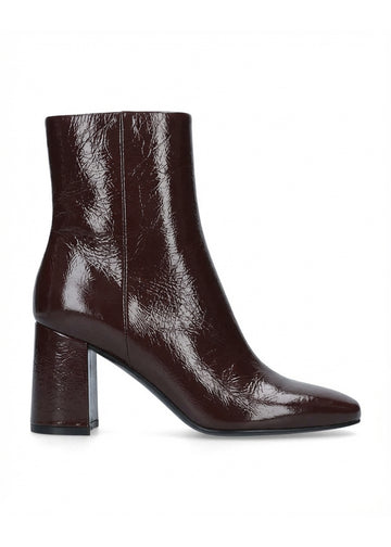 Vista lateral de los botines de piel arrugada para mujer Velora Booties 85 en color burgundy, de caña baja, punta cuadrada y tacón de bloque forrado de 8,5 cm de BIBI LOU.