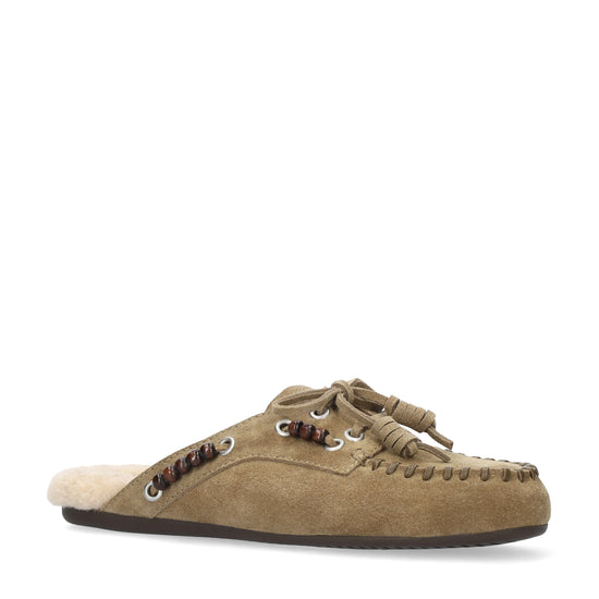 Vista lateral de los mocasines de serraje para mujer Violetta Loafer en color verde oliva de BIBI LOU.