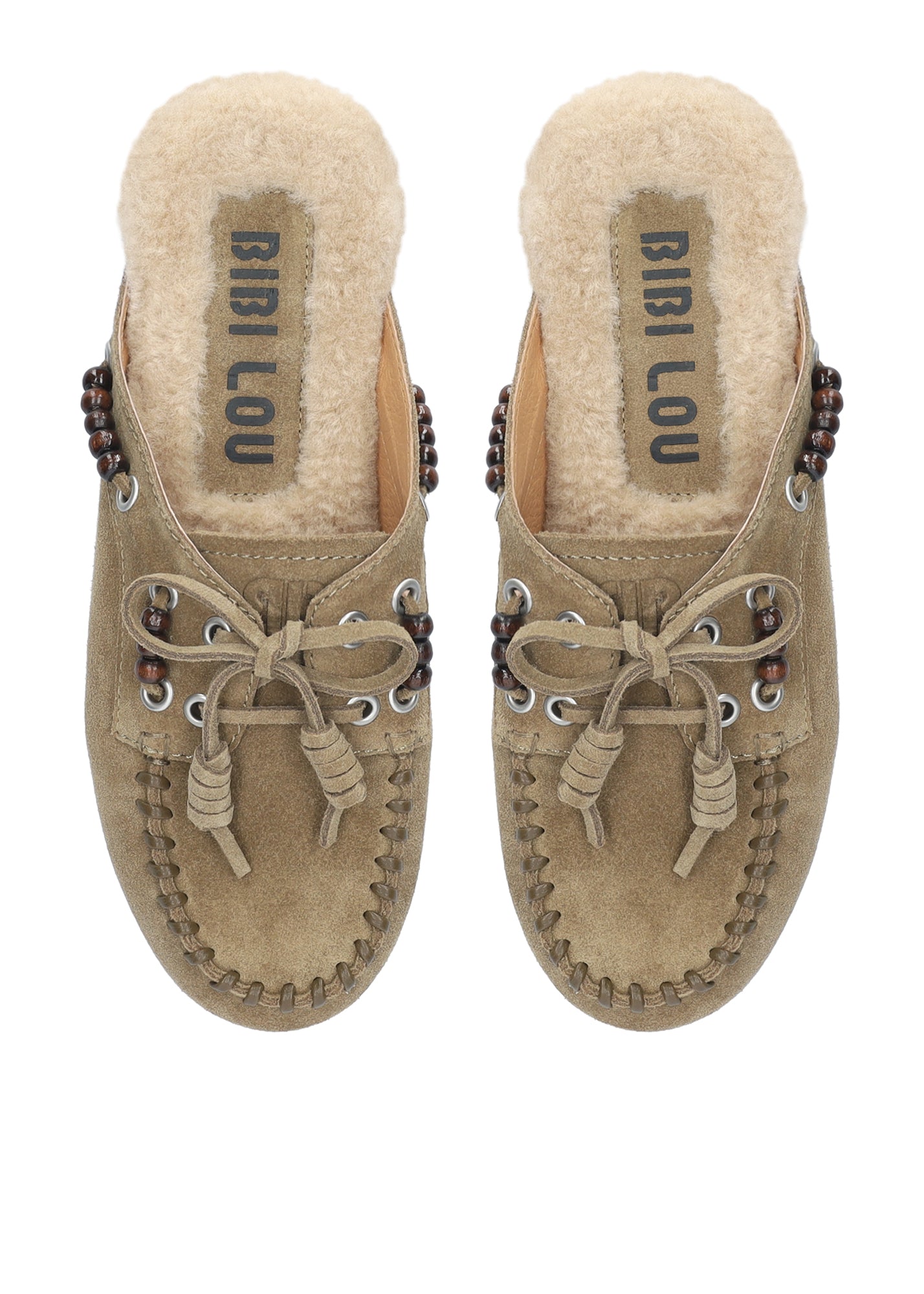 Vista lateral de los mocasines de serraje para mujer Violetta Loafer en color verde oliva de BIBI LOU.