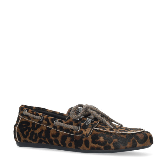 Vista lateral de los mocasines de piel con pelo y estampado de leopardo para mujer Tana Loafer, con punta redonda, cordones y tacón plano de BIBI LOU.