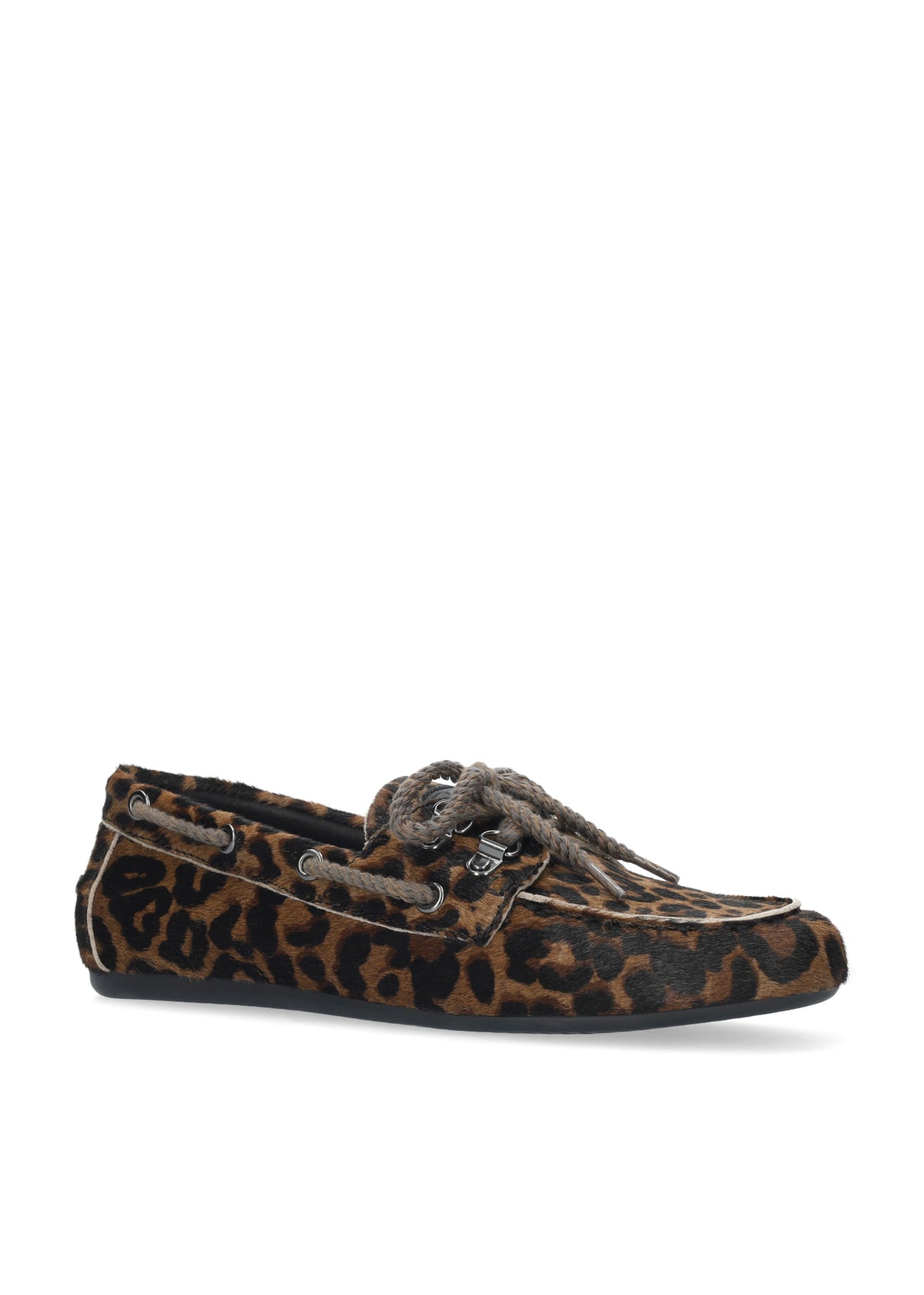 Vista lateral de los mocasines de piel con pelo y estampado de leopardo para mujer Tana Loafer, con punta redonda, cordones y tacón plano de BIBI LOU.