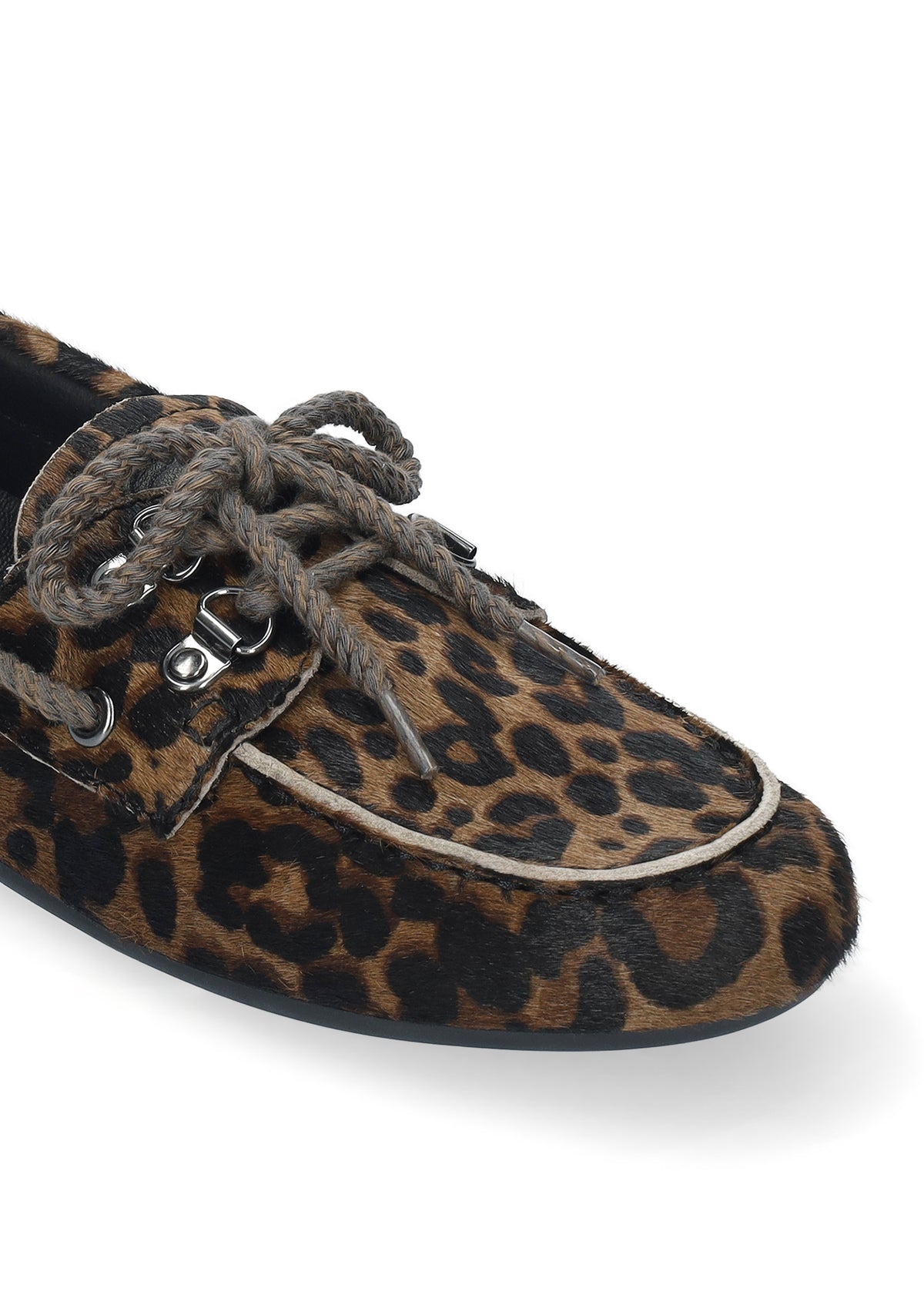 Vista lateral de los mocasines de piel con pelo y estampado de leopardo para mujer Tana Loafer, con punta redonda, cordones y tacón plano de BIBI LOU.