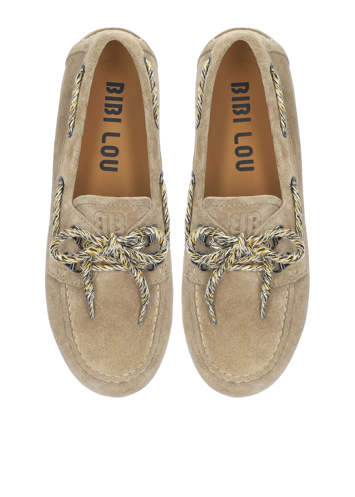 Vista lateral de los mocasines de serraje para mujer Tana Loafer en color arena con cordón multicolor de BIBI LOU.