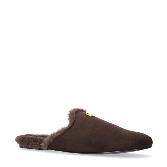Vista lateral de los mocasines mule de ante para mujer Maranta Mules en color marrón, con forro de borreguito, punta redonda y tacón plano de 0,5 cm de BIBI LOU.