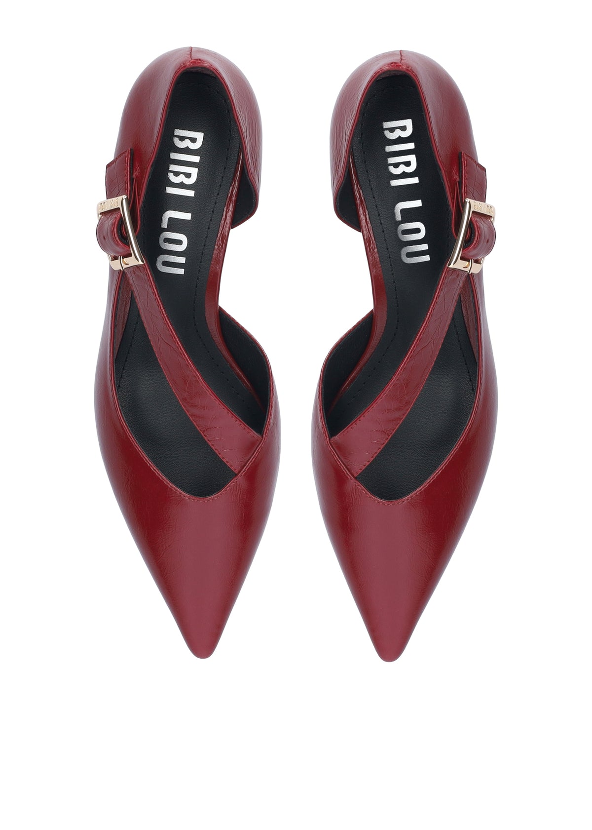 Vista lateral de los zapatos de salón de piel arrugada para mujer Anouk Pumps 40 en color carmín, con punta afilada, tira cruzada sobre el empeine y tacón de aguja de 4 cm de BIBI LOU.