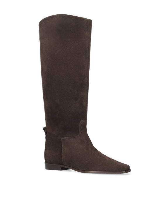 Vista lateral de las botas de serraje para mujer Zenae Boots en color marrón, de caña alta, punta cuadrada y tacón plano de 2 cm de BIBI LOU.