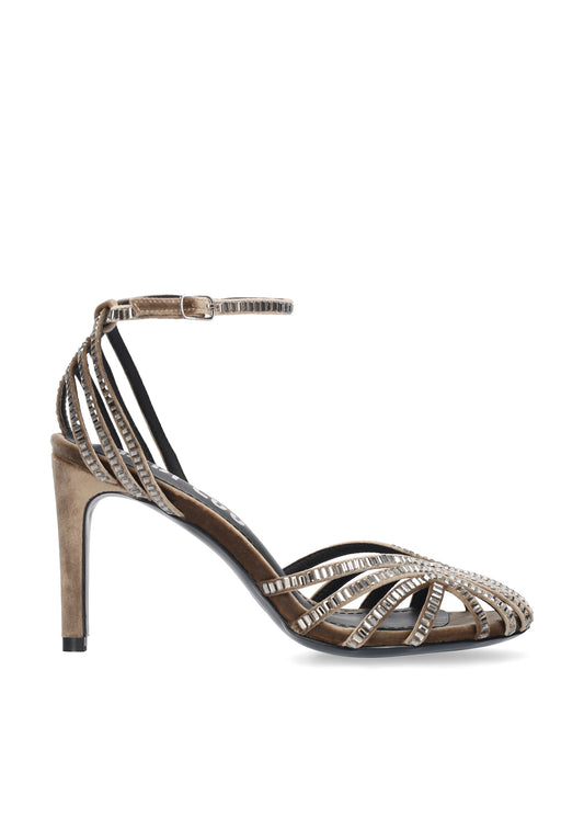 Vista lateral de los zapatos de salón de terciopelo para mujer Sernik Sandals 90 en color taupe, con punta redonda y tacón de aguja de 9 cm de BIBI LOU.