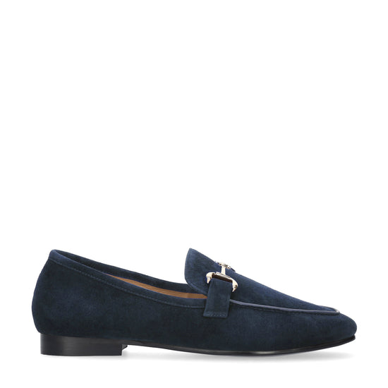Vista lateral de los mocasines de ante para mujer Ashe Loafer en color marino de BIBI LOU.