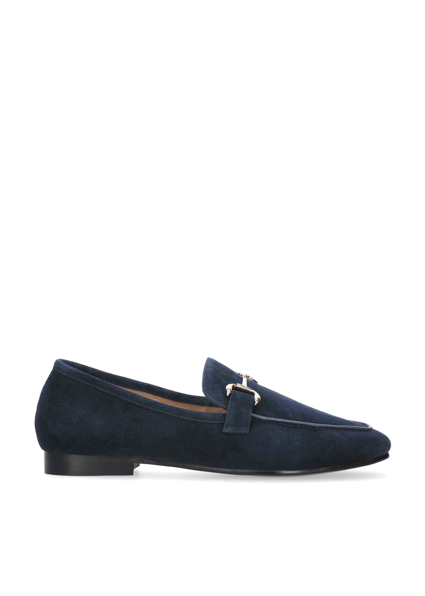 Vista lateral de los mocasines de ante para mujer Ashe Loafer en color marino de BIBI LOU.