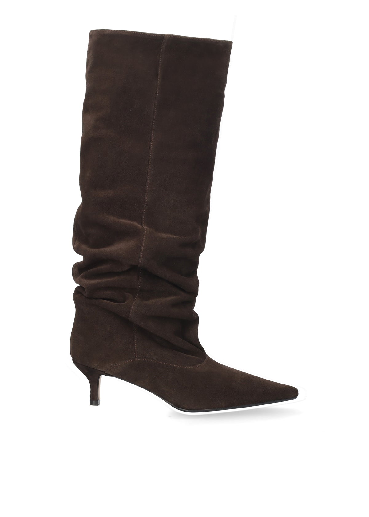 Vista lateral de las botas de ante para mujer Peggy Booties en color marrón, con punta afilada, tacón de aguja de 5,5 cm y silueta slouchy de BIBI LOU.