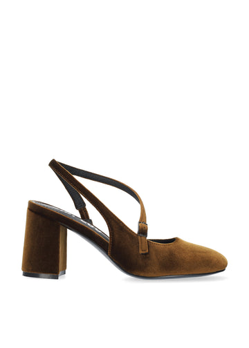 Vista lateral de los zapatos de salón de terciopelo para mujer Mirabelle Pumps 80 en color ocre, con aperturas, tira sobre el empeine, punta redonda y tacón de bloque de 8 cm de BIBI LOU.