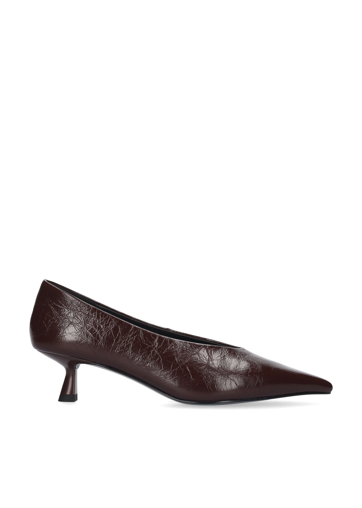 Vista lateral de los zapatos de salón de piel para mujer Tiare Pumps 40 en color burgundi con punta afilada y tacón de aguja de 4 cm de BIBI LOU.