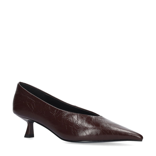 Vista lateral de los zapatos de salón de piel para mujer Tiare Pumps 40 en color burgundi con punta afilada y tacón de aguja de 4 cm de BIBI LOU.