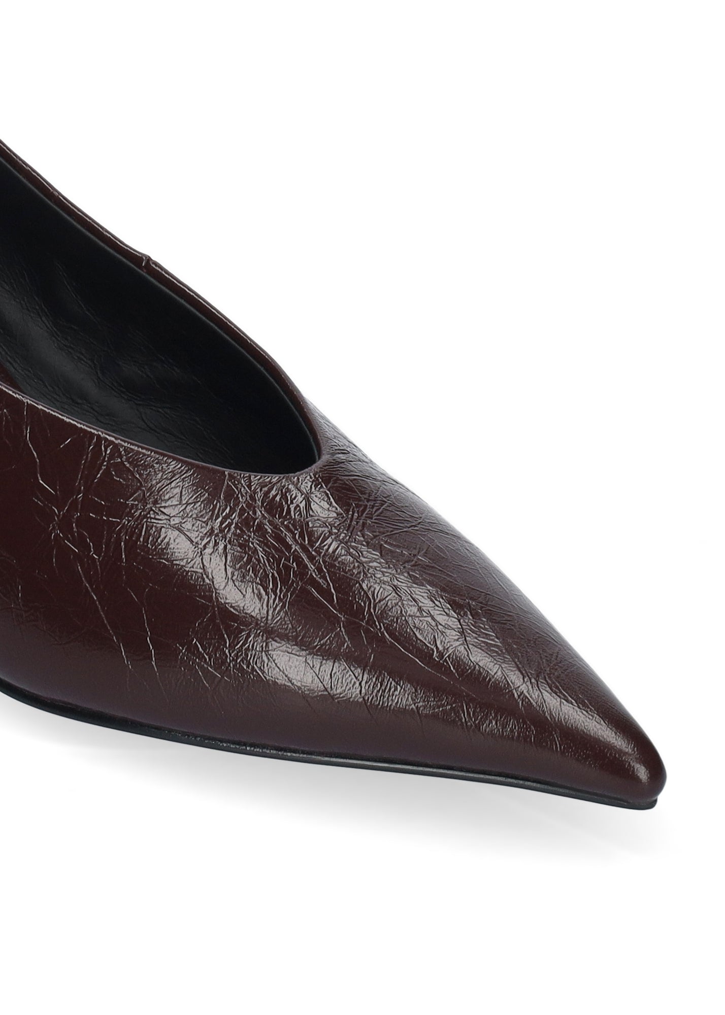 Vista lateral de los zapatos de salón de piel para mujer Tiare Pumps 40 en color burgundi con punta afilada y tacón de aguja de 4 cm de BIBI LOU.