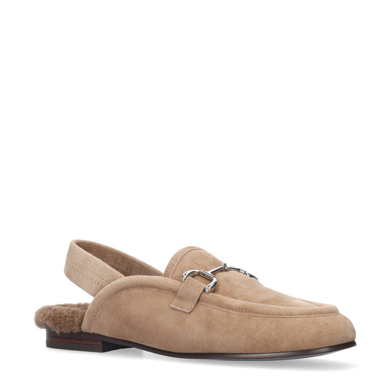 Vista lateral de los mocasines slingback de ante para mujer Ashe Sling Back Loafer 20 en color taupe, con punta redonda, tacón plano de 2 cm y plantilla de pelo sintético de BIBI LOU.