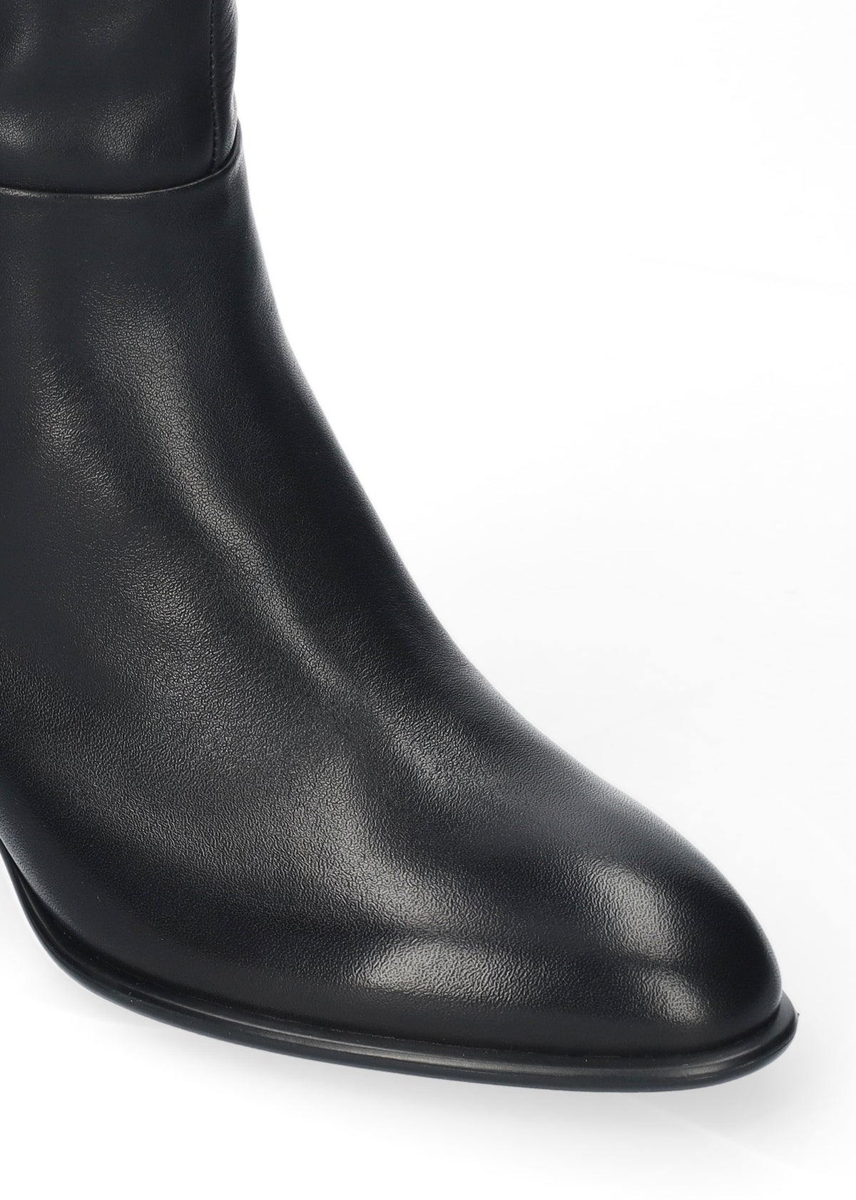 Vista lateral de las botas de piel para mujer Biarritz Boots de caña alta, punta redonda y tacón de bloque de 6,5 cm en color negro de BIBI LOU.