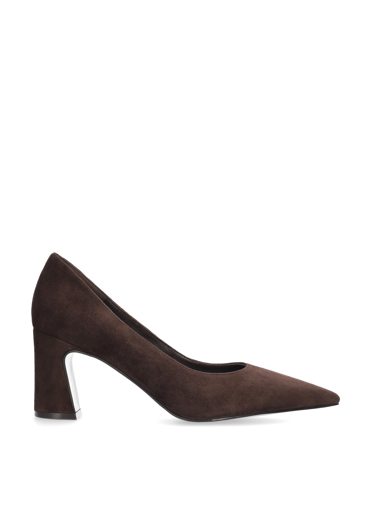 Vista lateral de los zapatos de salón de ante para mujer Simone Pumps en color marrón, con punta afilada y tacón de bloque de 7 cm de BIBI LOU.